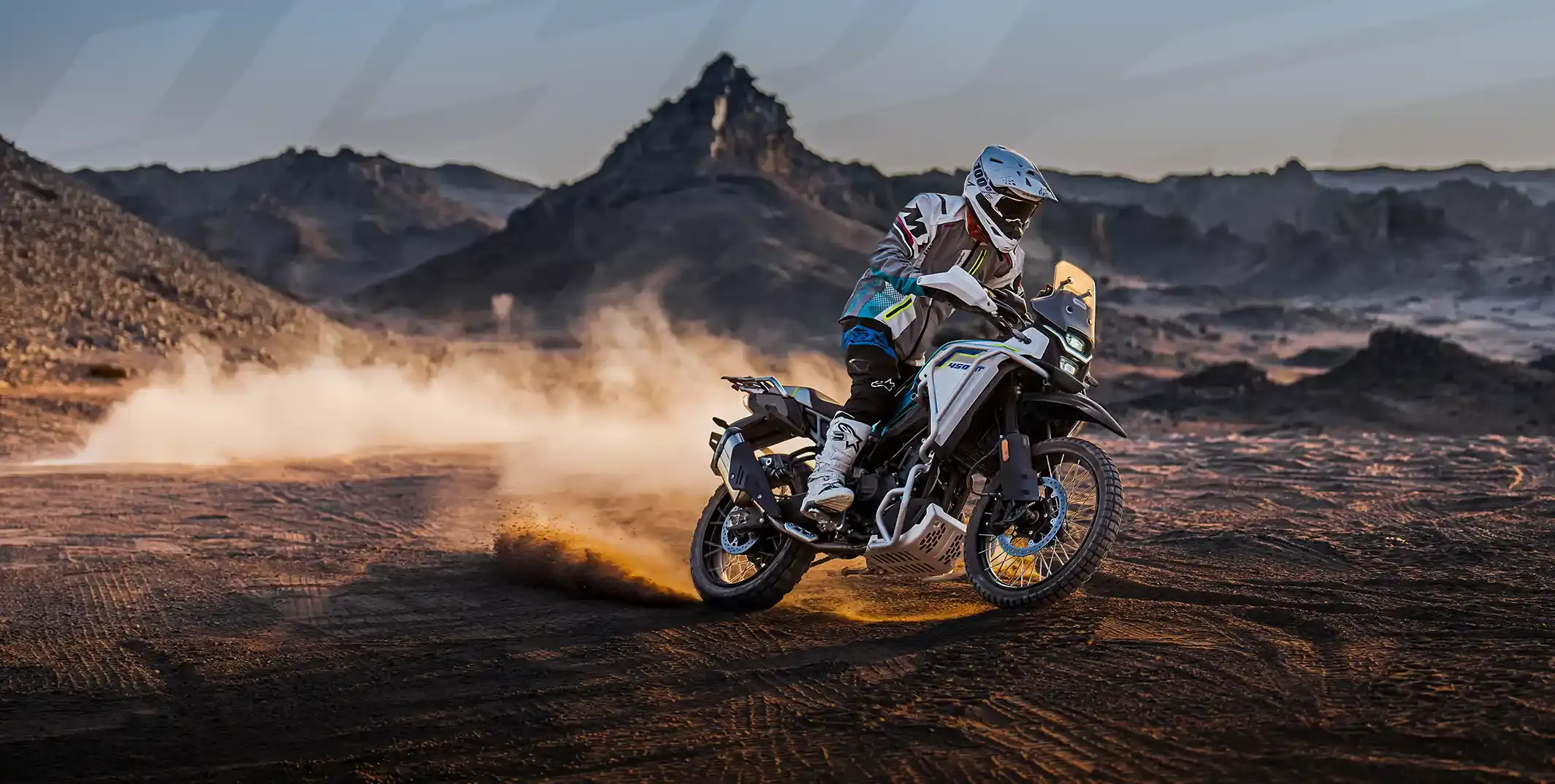 CFMOTO 450MT